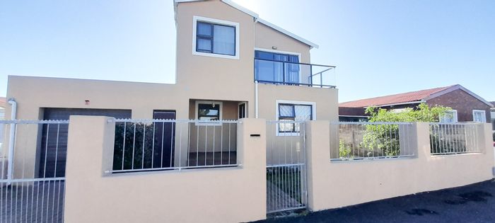 Elsies River Double Storey House For Sale: Includes Flatlet, Borehole, Entertainment Area