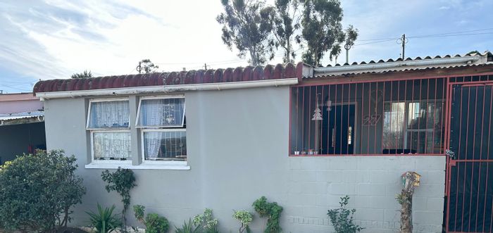 Charming 3-Bed House For Sale in Cloetesville – Enclosed Garden, Parking, Exclusive Mandate