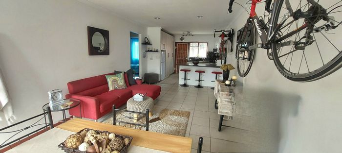 For Sale: House in Sonnekuil with open-plan living, secure yard, and garage.