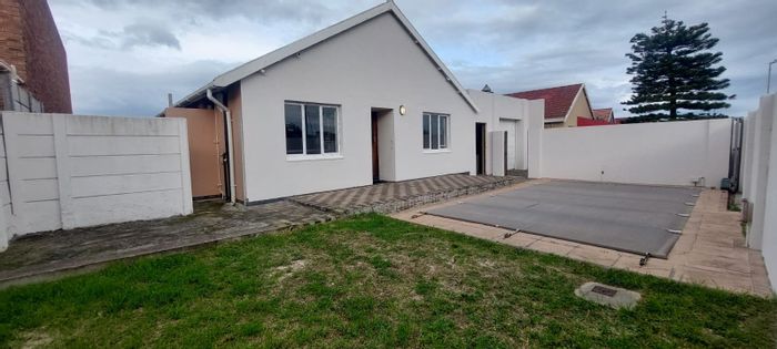 Property #2267843, House for sale in Strandfontein Village
