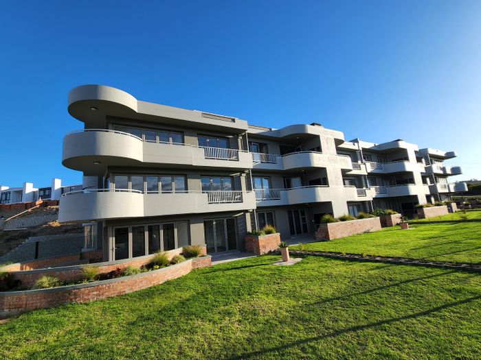 Island View Apartment For Sale: Rooftop pool, mountain views, pet-friendly, secure complex.