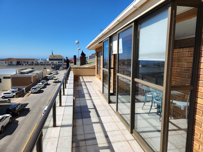 For Sale: House in Mossel Bay Central with ocean views, 3 beds, 4 baths.