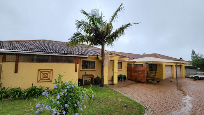 Spacious House for Sale in Hartenbos Heuwels with Entertainment Room and Garage