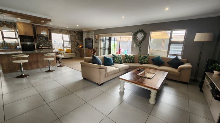 House for Sale in Seemeeu Park: 3 Bedrooms, Solar System, Double Garage, Boma Braai.