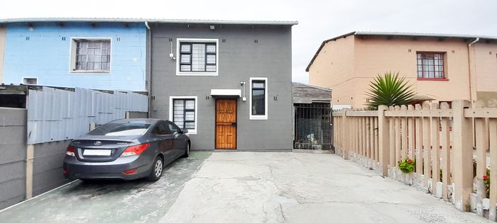 Charming Duplex in Connaught Estate, 3 Bedrooms, Close to Amenities, For Sale!