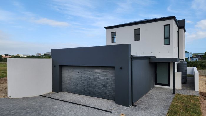 Modern Townhouse For Sale in Tergniet: Indoor Braai, Secure Double Garage, No Transfer Duties!