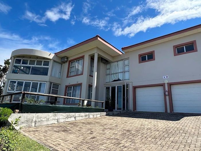 Ramsgate Apartment For Sale: 3 beds, sea views, double garage, secure complex.