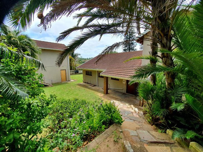 Charming 3-Bedroom House in Hibberdene Central with Income Potential and Garden Views!