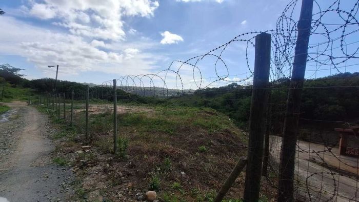 Vacant Land Residential For Sale in Marburg: 4,306 m², fenced, close to amenities.