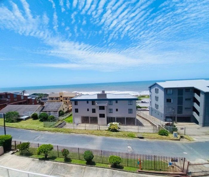 Manaba Beach Apartment for Sale: Stunning Sea Views, Pool, Walk to Beach!