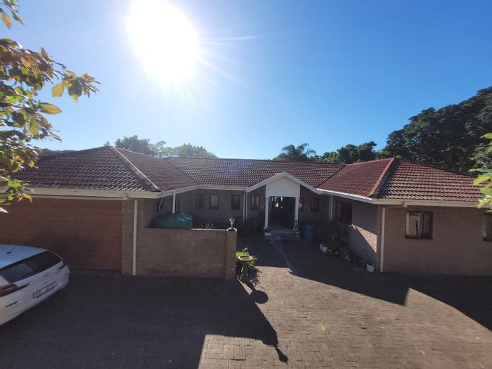 Umtentweni House for Sale: Versatile 5-Bedroom Home with Patios and Garden Access!