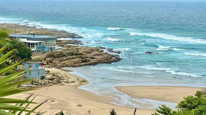 For Sale: Uvongo Apartment with 3 Bedrooms, Beach Access, Pools, and Tennis Courts.