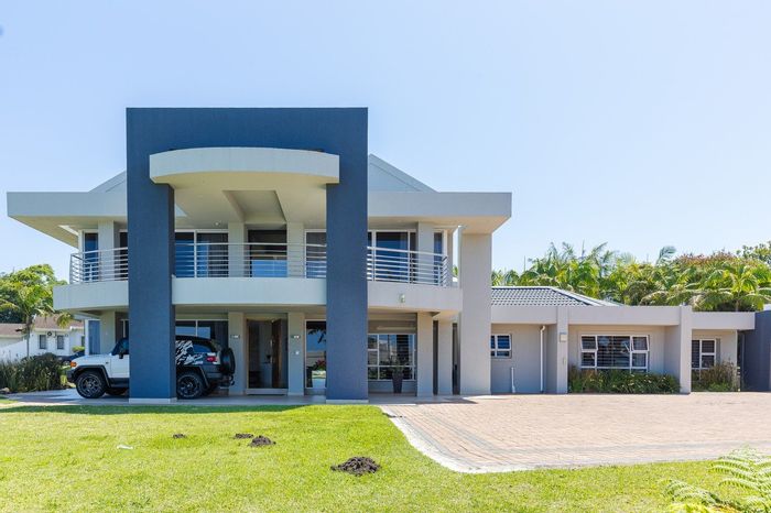 Spacious 4-Bedroom Home with Sea Views and Indoor Pool in Port Shepstone Central!