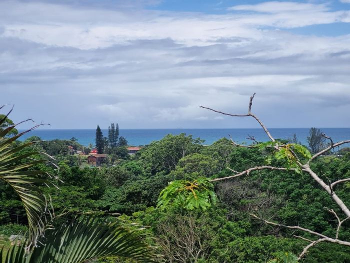 Charming Townhouse in Hibberdene Central with Sea Views, Pool, and Flatlet for Sale!