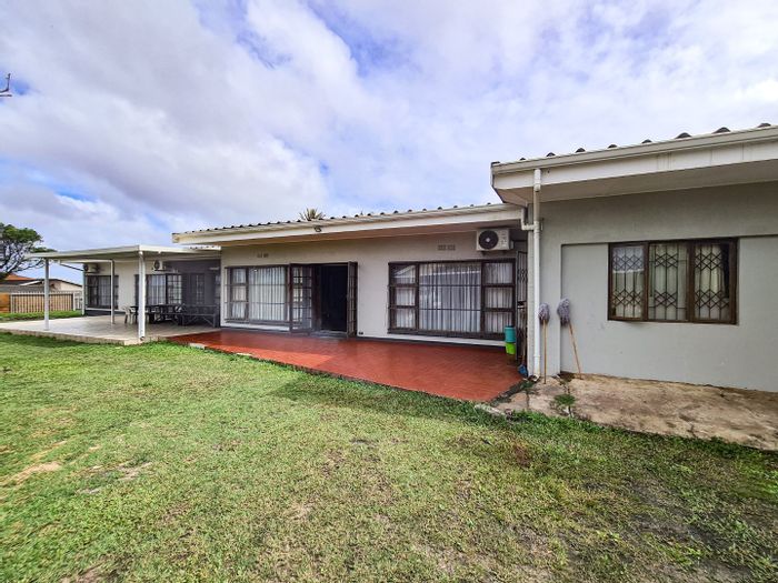 Uvongo Home For Sale: 6 Bedrooms, Beach Walk, Air Conditioning, Spacious Veranda!