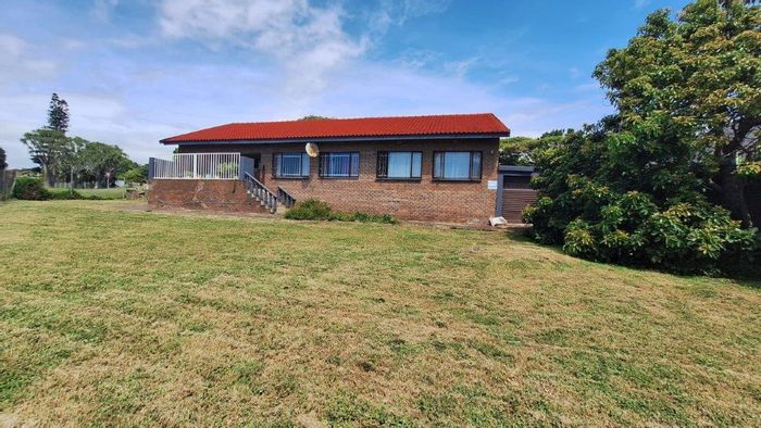 For Sale: Spacious 4-Bedroom House with Sea Views and Separate Flat in Hibberdene Central