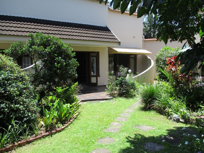 Charming Ramsgate Townhouse for Sale: Close to Beach, Private Courtyard, Pool Access!