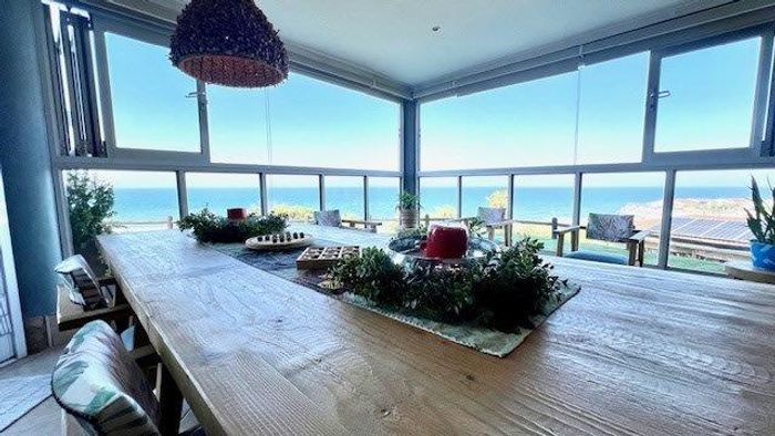 Oceanfront Apartment in Ramsgate For Sale: 4 Beds, Gourmet Kitchen, Secure Access.