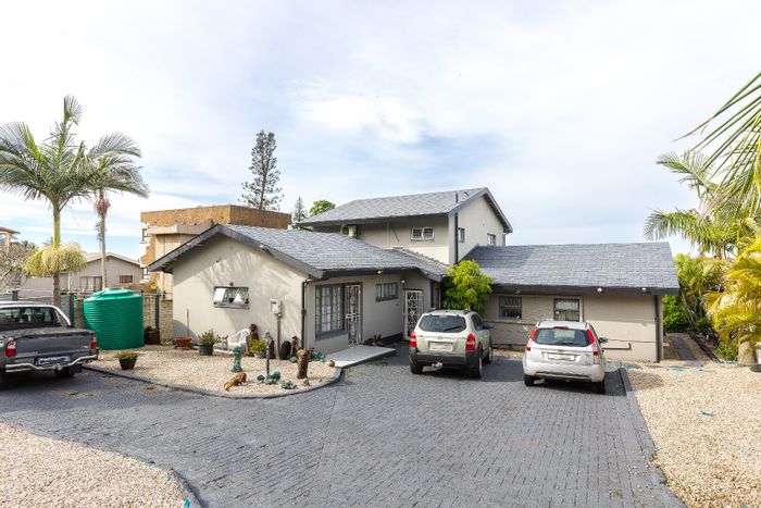 Uvongo House For Sale: Prime Location, Multiple Units Generating R20,000 Monthly!