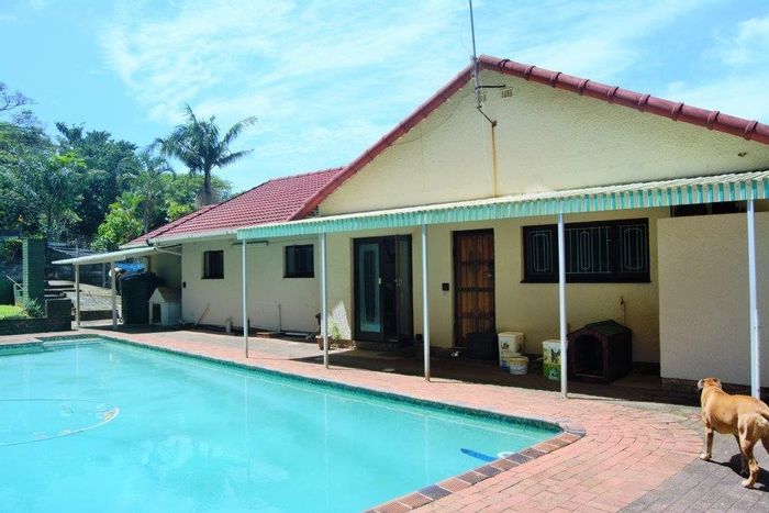 For Sale: Umtentweni House with Sea Views, Pool, and Close to Amenities!