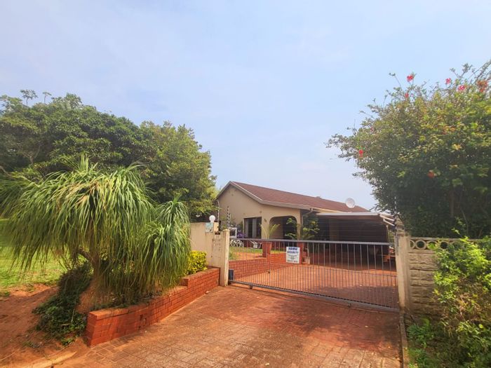 Spacious Widenham House for Sale: Close to Beaches, Potential Income Generator!