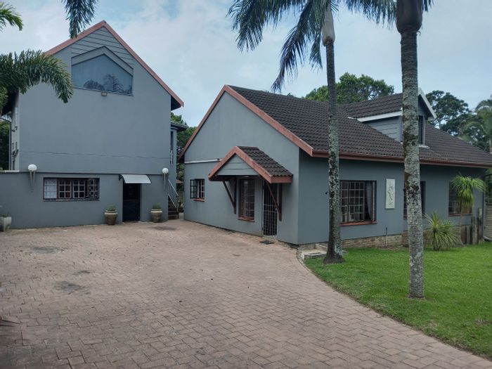 Spacious Uvongo House with Income-Generating Flats, Garden, and Pool For Sale!