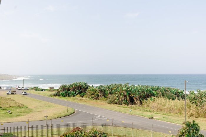 Top-Floor Uvongo Apartment for Sale: Ocean Views, 2 Bedrooms, Steps to Beach!