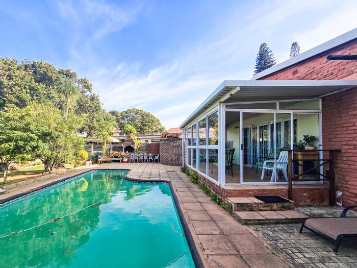 Stunning Uvongo House for Sale: 4 Bedrooms, Pool, Sea Views, Ample Parking!