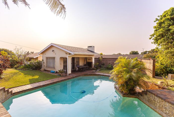 Charming Uvongo House for Sale: Spacious Living, Pool, Security, and Modern Kitchen!