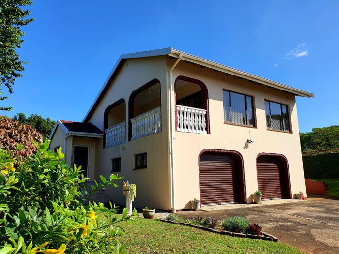 Charming Pumula house for sale, close to beaches with spacious gardens and garages!