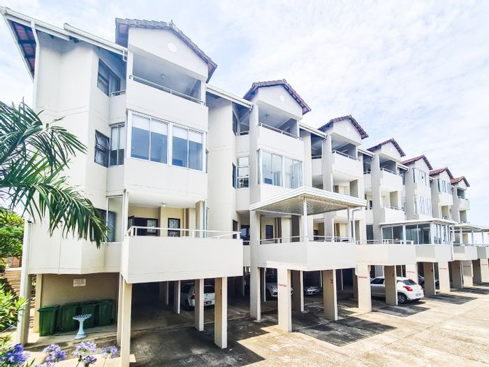 St Michaels On Sea Apartment For Sale: Steps to Uvongo Beach, Ideal Investment!