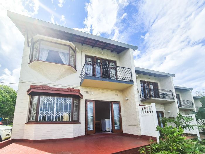 Charming Uvongo Townhouse for Sale: Steps from Beach and Dining, Pet-Friendly!