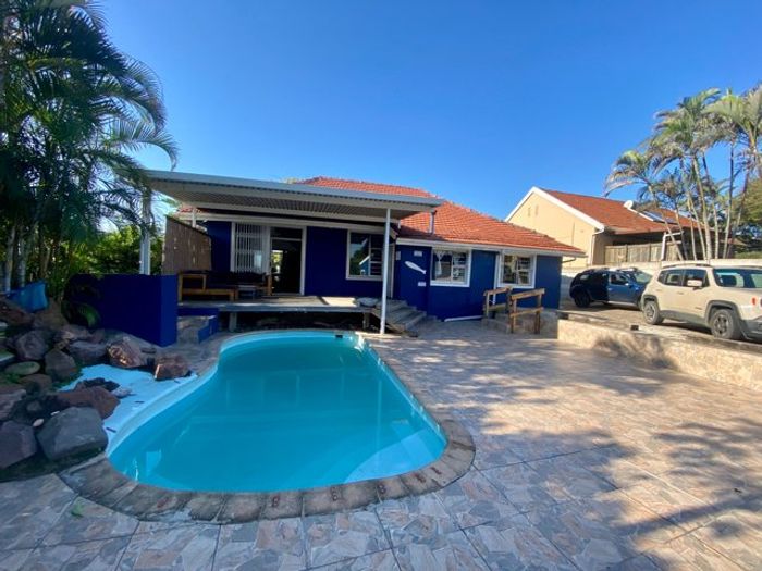 Beachside House in Winklespruit for Sale: Spacious, Entertaining, Family-Friendly Living!