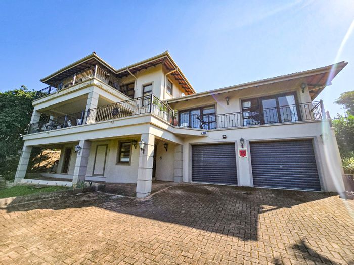 For Sale: House in Southbroom Central, 4 beds, beach access, sea views, security.