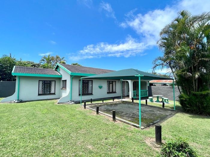 Spacious Uvongo Home for Sale with Income Potential and Multiple Flatlets!