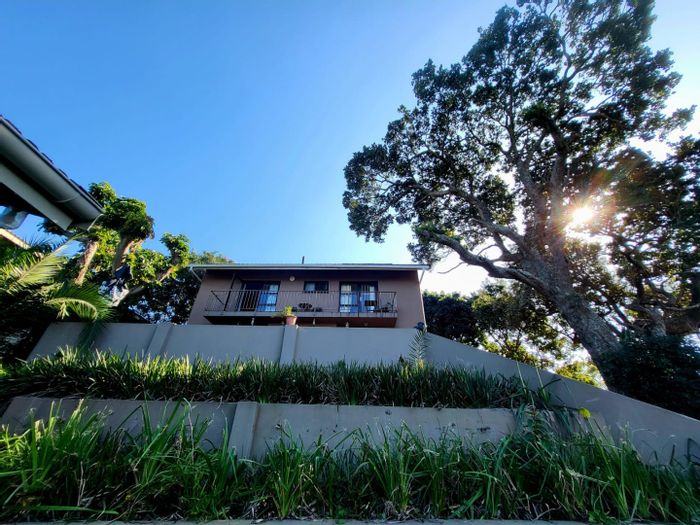 Charming Woodgrange House for Sale: Ocean Views, Flat, Double Garage & More!