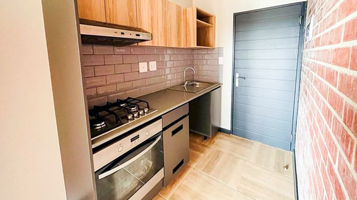 Modern Apartment in The Precinct: Free Internet, Gas Cooking, Daily Viewings!