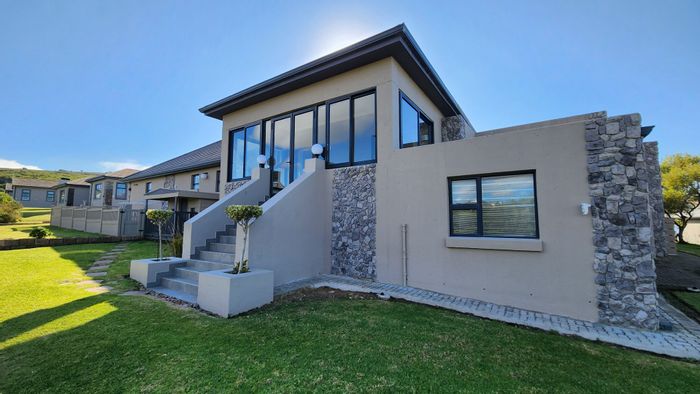 Stunning House for Sale in Num Num Cape Estate with Entertaining Amenities!