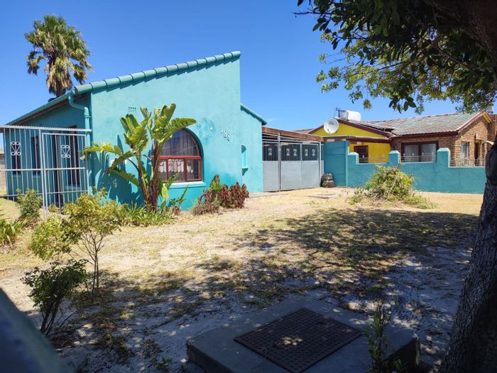 For Sale: 3-bedroom house in Lotus River with spacious yard and extension potential.