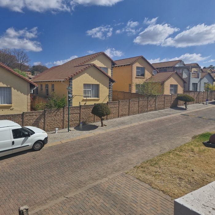 For Sale: Buccleuch House with 3 Bedrooms, Pet-Friendly, Garage, Excellent Security.