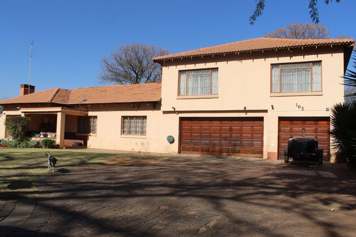 Rynfield House For Sale: 5 bedrooms, braai area, ample parking, water conservation features.