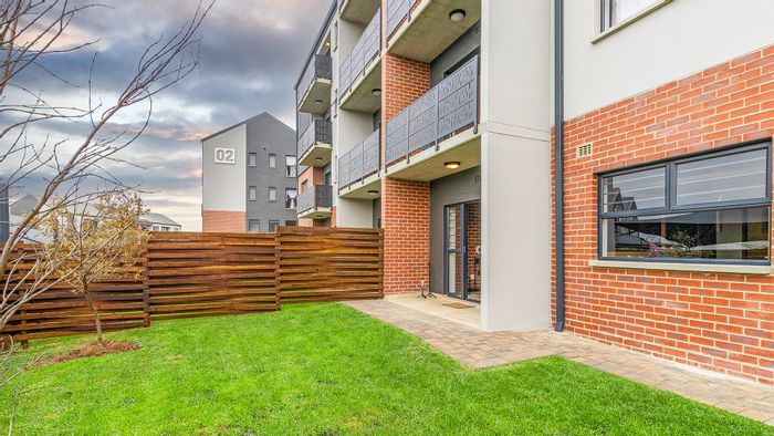 Sunninghill Apartment To Rent: Spacious living, load-shedding solutions, and free internet.