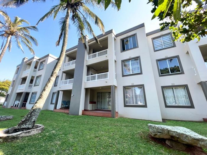 Uvongo Apartment For Sale: Beach access, pools, tennis courts, and rental income potential.