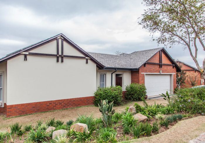 House For Sale in Waterfall Valley Mature Lifestyle Estate: Open plan living, solar power.