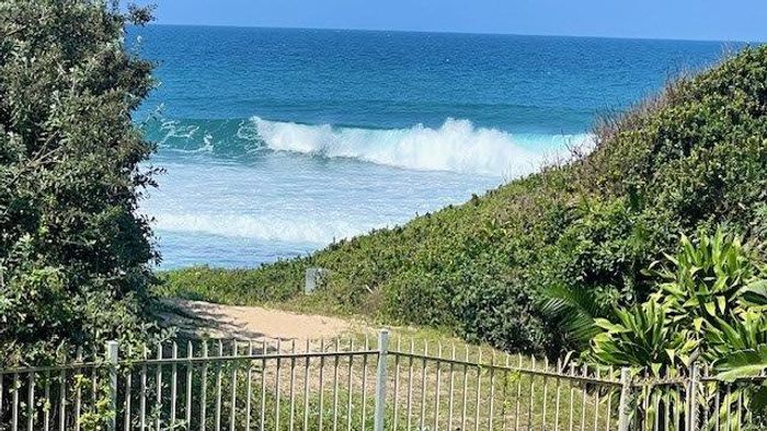 Beachfront apartment in Shelly Beach for sale, three bedrooms, direct beach access.