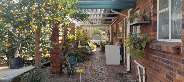 1.5 Bedroom House For Sale in Pretoria North with private driveway and garage.