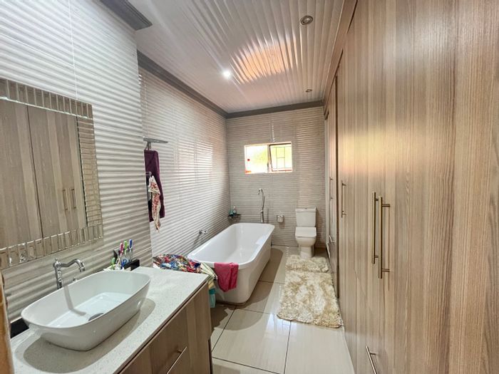 Heatherview House For Sale: 4 Bedrooms, outdoor space, guest suite, income potential.