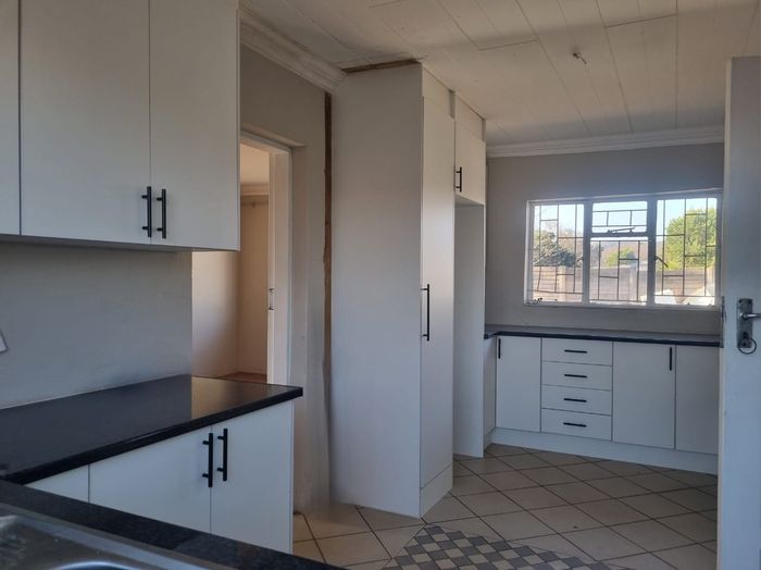 Renovated 3-bedroom house with outbuildings in Daspoort, For Sale.