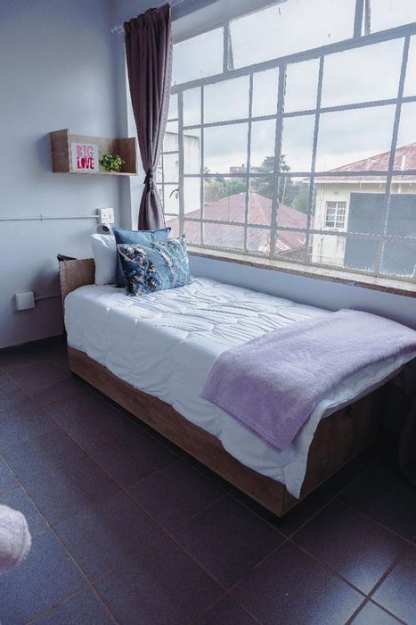 For Sale: Student House in Highlands with 32 beds, 5 kitchens, and security.