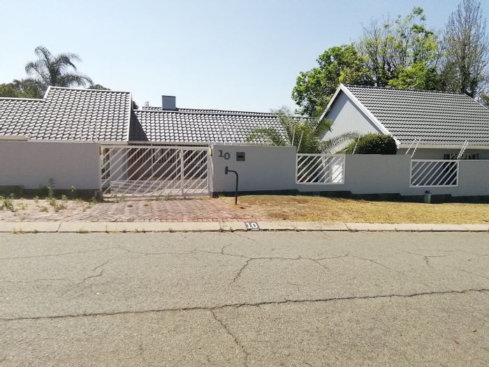 For Sale: House in Van Riebeeck Park with 3 bedrooms, study, and lapa.